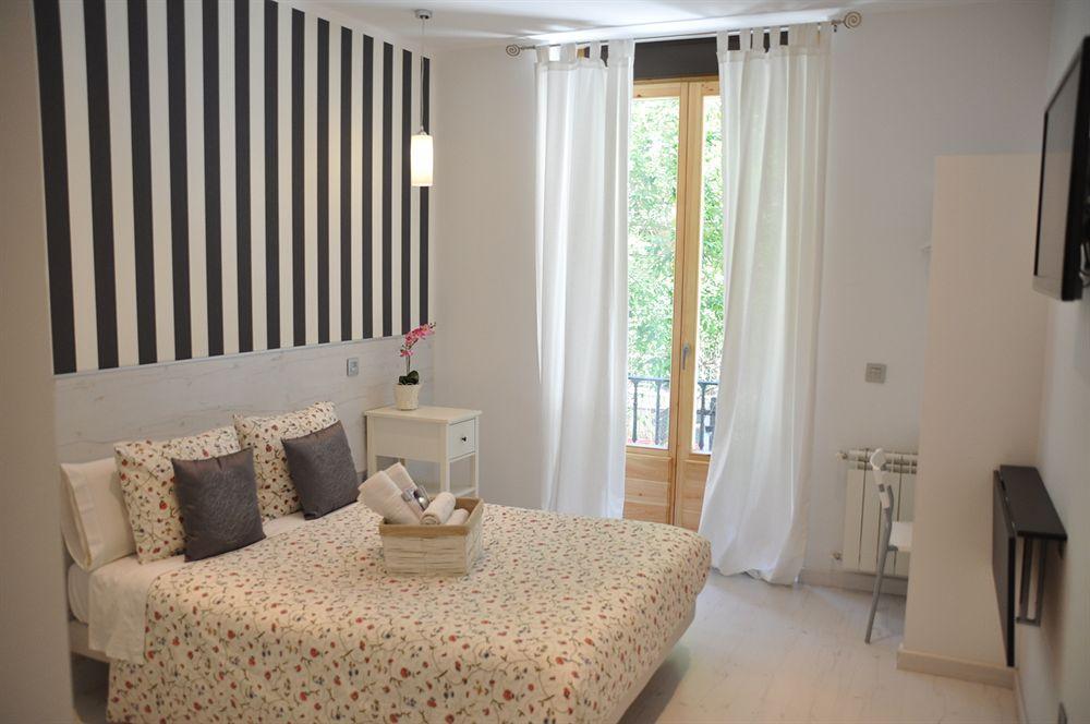 Hostal Mendoza Madrid Buitenkant foto