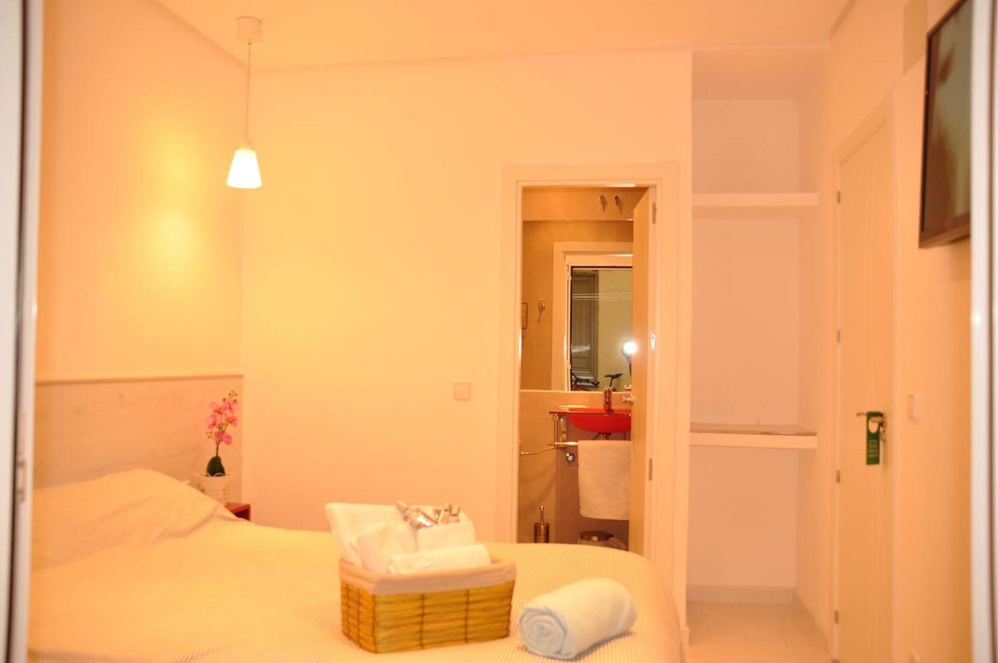 Hostal Mendoza Madrid Buitenkant foto
