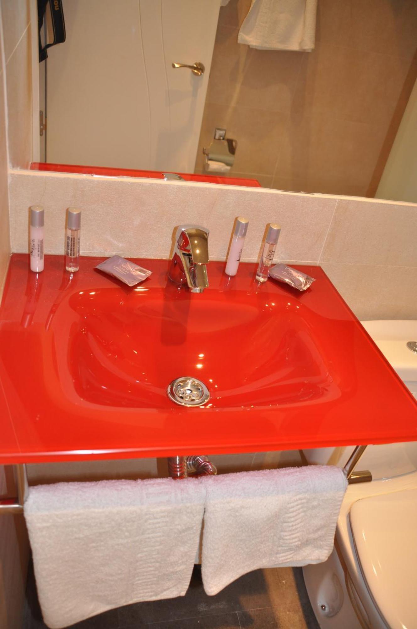 Hostal Mendoza Madrid Buitenkant foto