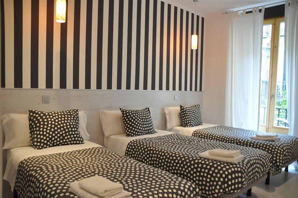 Hostal Mendoza Madrid Buitenkant foto