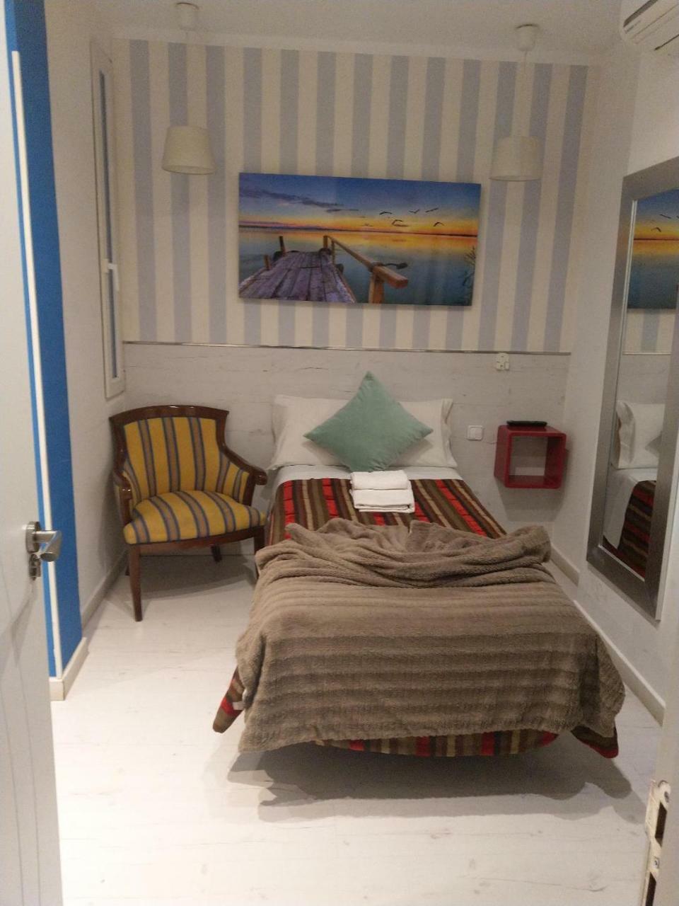 Hostal Mendoza Madrid Buitenkant foto