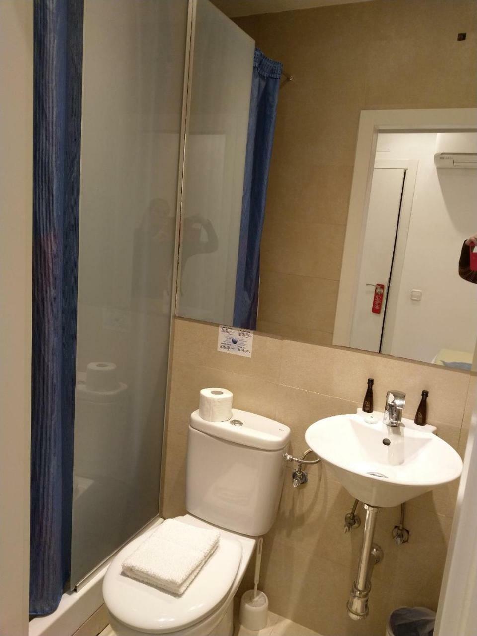 Hostal Mendoza Madrid Buitenkant foto