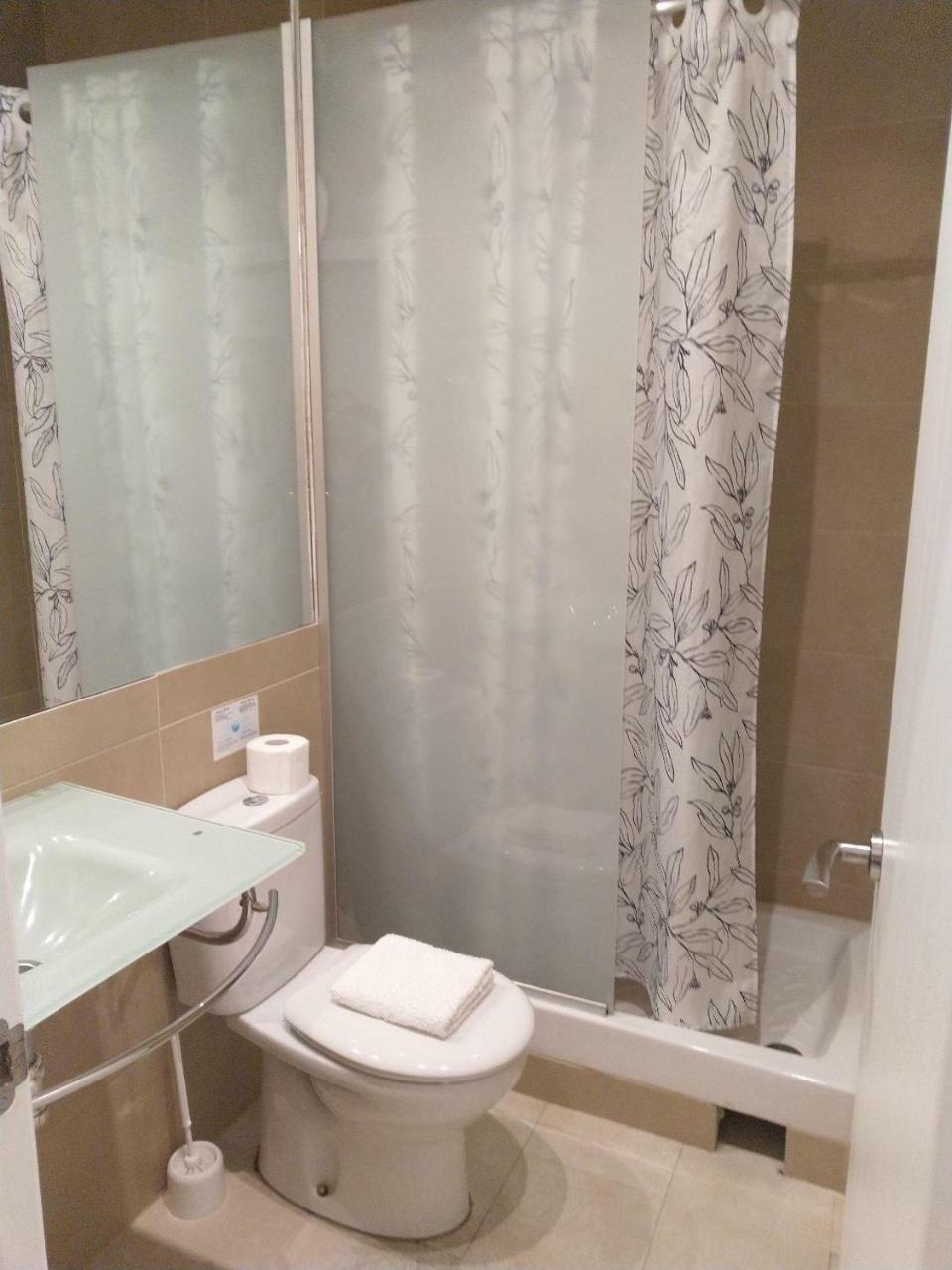 Hostal Mendoza Madrid Buitenkant foto