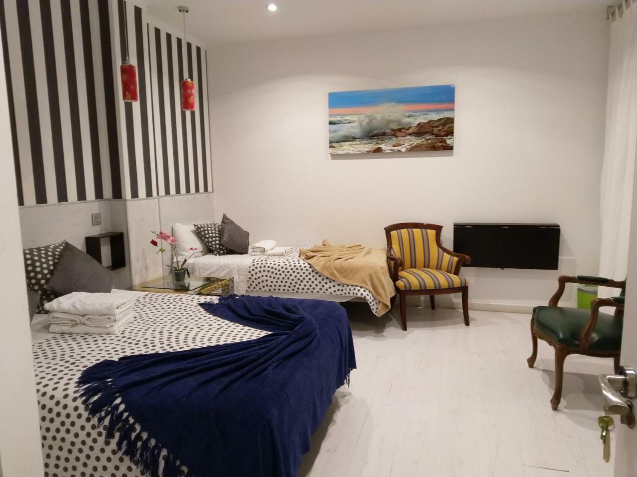 Hostal Mendoza Madrid Buitenkant foto