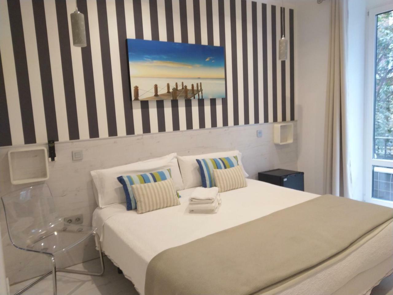 Hostal Mendoza Madrid Buitenkant foto