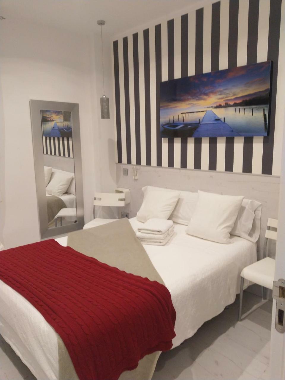 Hostal Mendoza Madrid Buitenkant foto