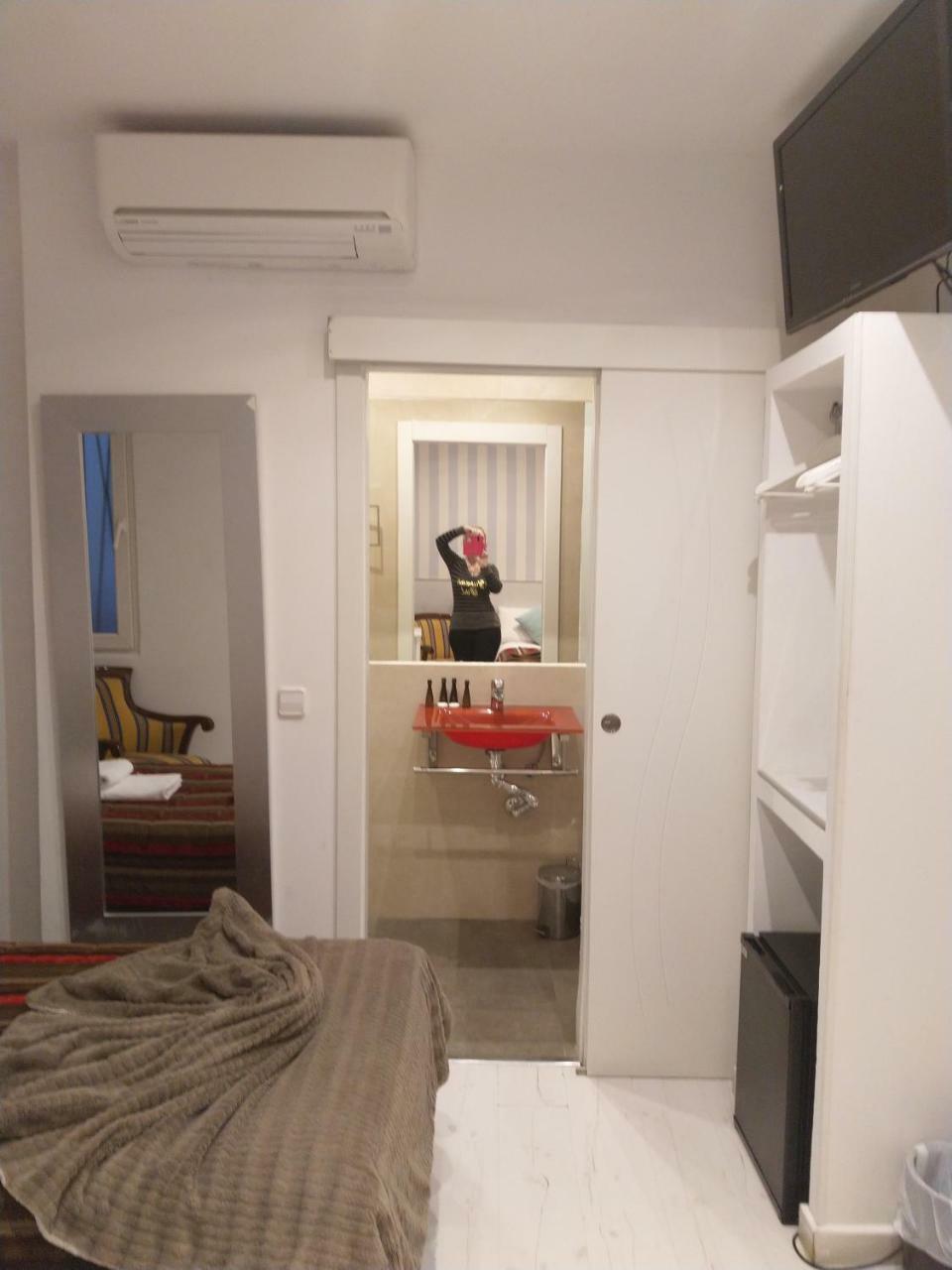 Hostal Mendoza Madrid Buitenkant foto