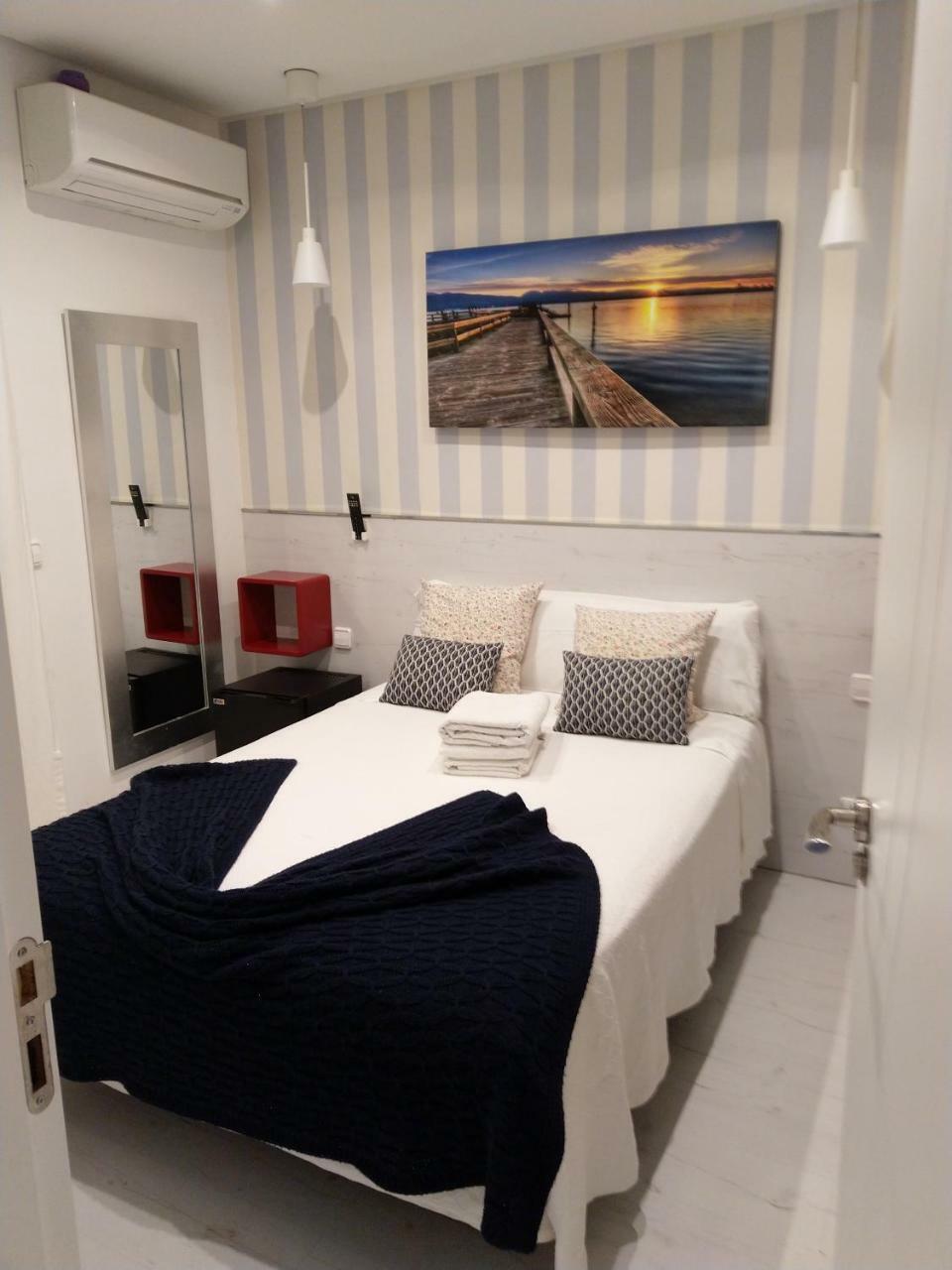 Hostal Mendoza Madrid Buitenkant foto