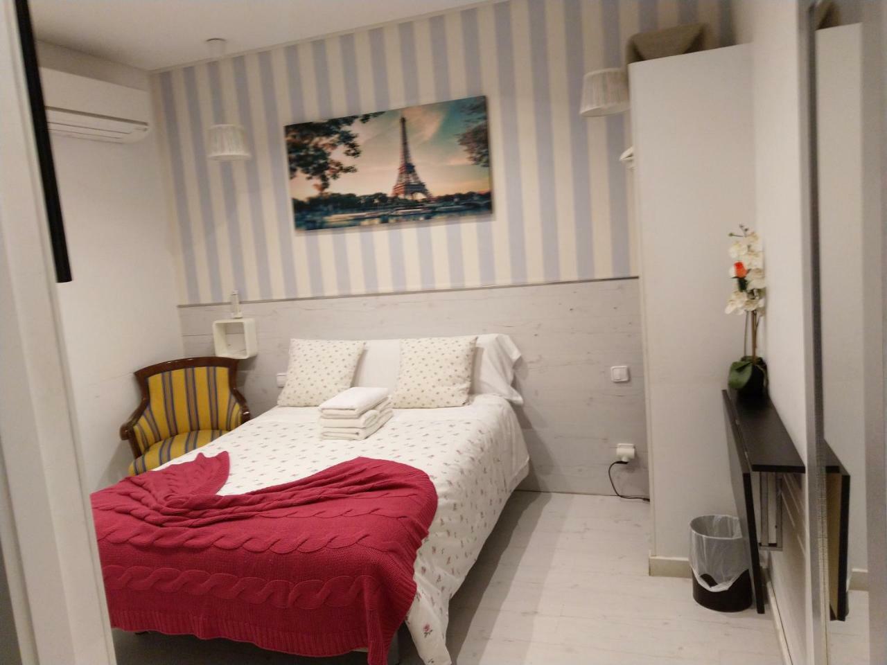 Hostal Mendoza Madrid Buitenkant foto