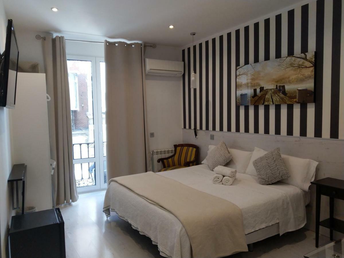 Hostal Mendoza Madrid Buitenkant foto