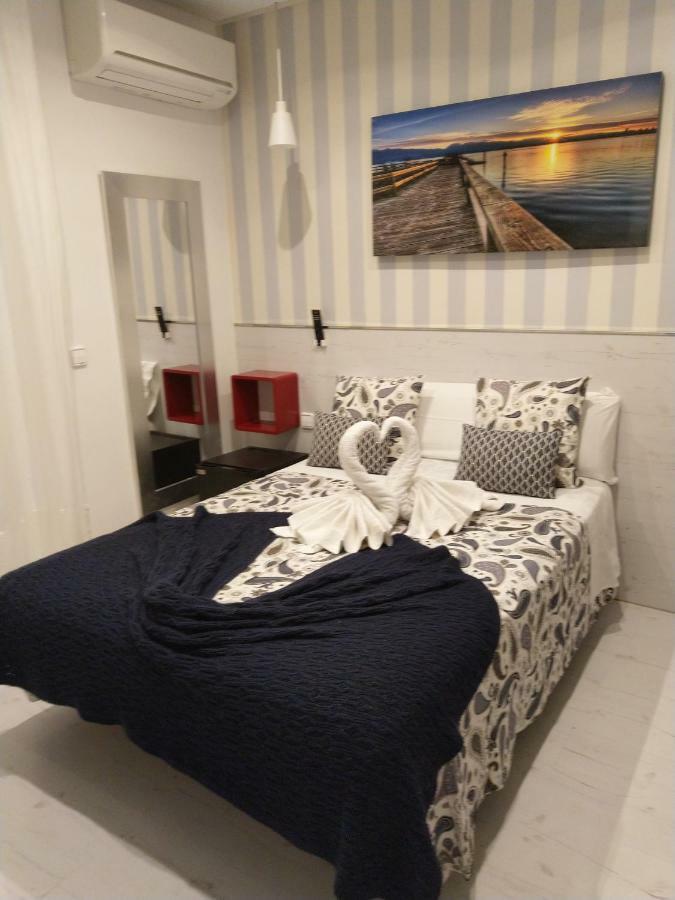 Hostal Mendoza Madrid Buitenkant foto
