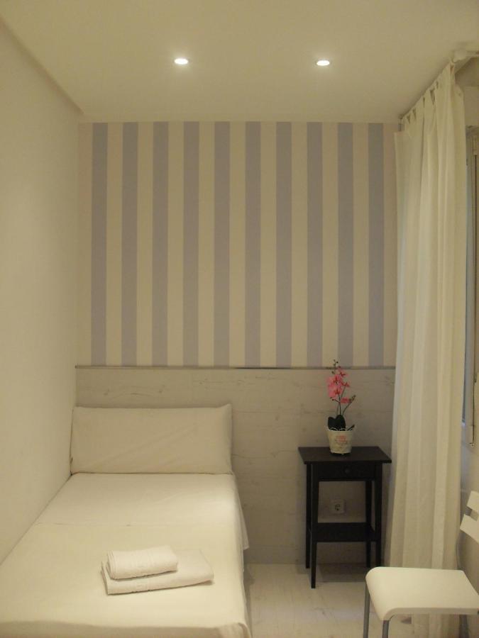 Hostal Mendoza Madrid Buitenkant foto