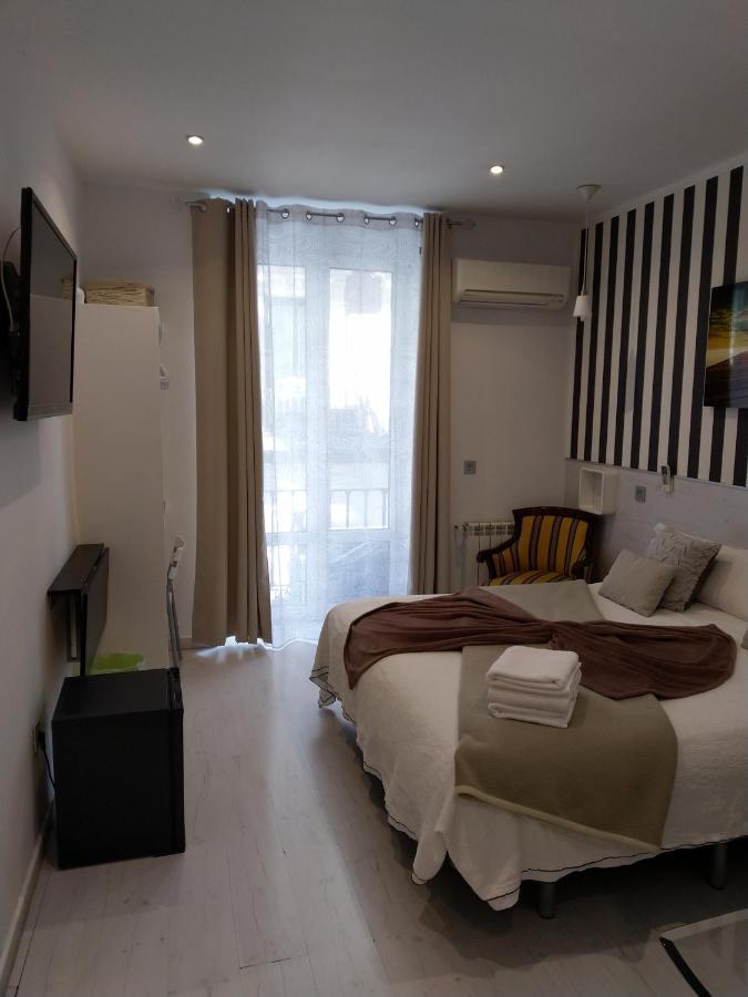 Hostal Mendoza Madrid Buitenkant foto