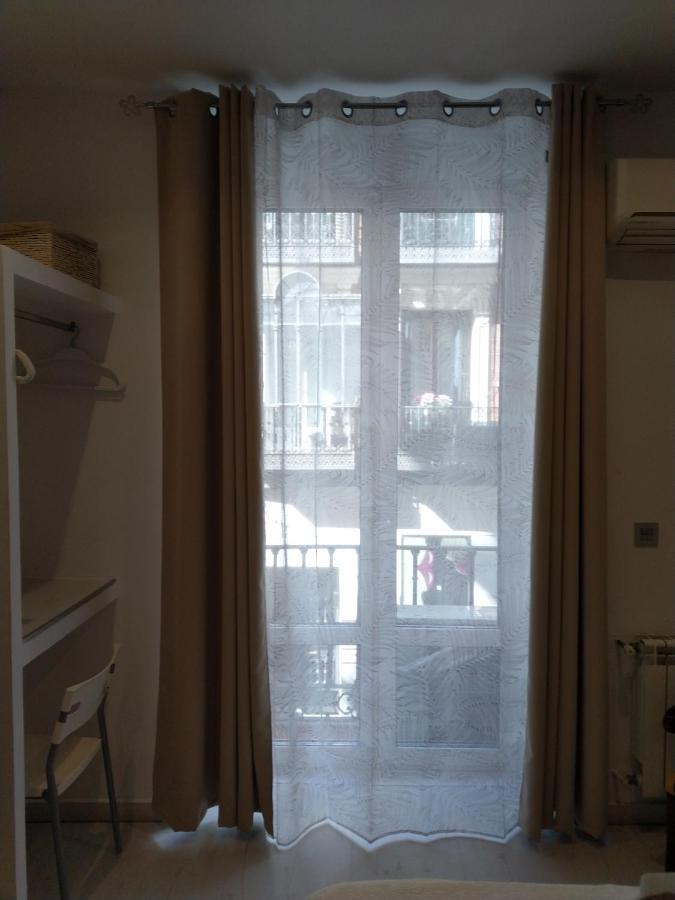 Hostal Mendoza Madrid Buitenkant foto