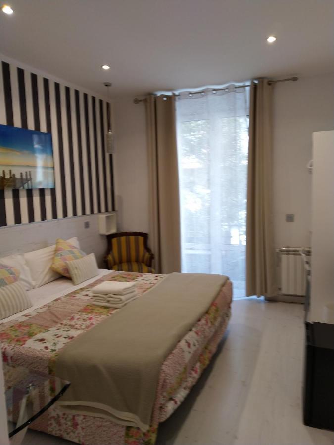Hostal Mendoza Madrid Buitenkant foto